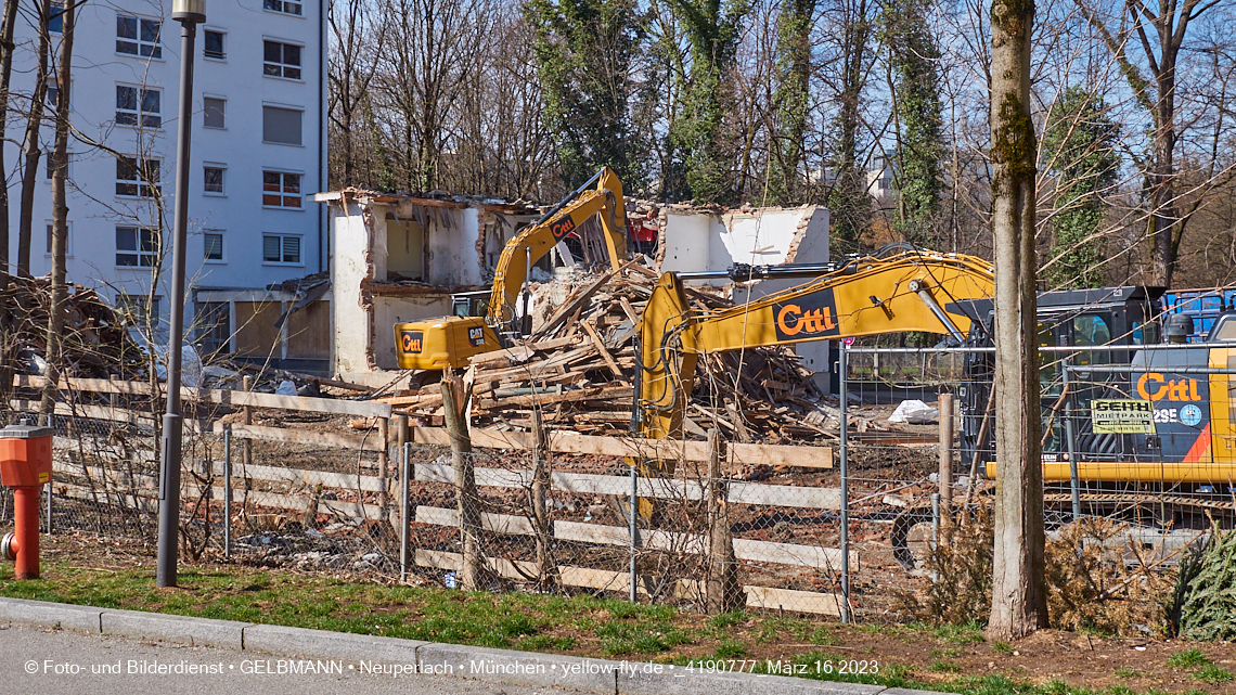 16.03.2023 - Die Crux der schwarzen Aluschindeln